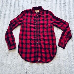 American Eagle red plaid button up long sleeve